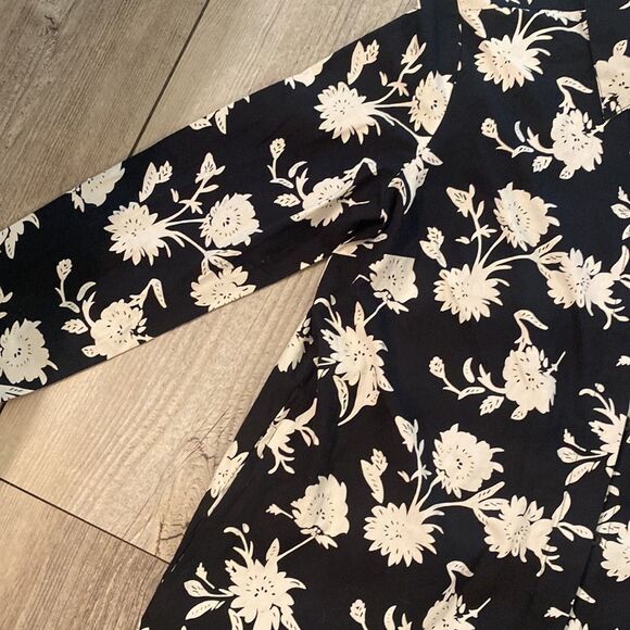 Chadwick’s Black & White Floral Button Down Tunic Size Small With Pockets - Picture 3 of 6